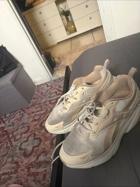 Reebok Women's Cream and White Chunky Sneaker